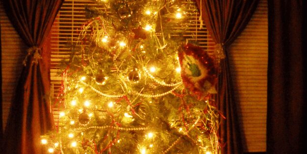 best pre lit christmas trees
