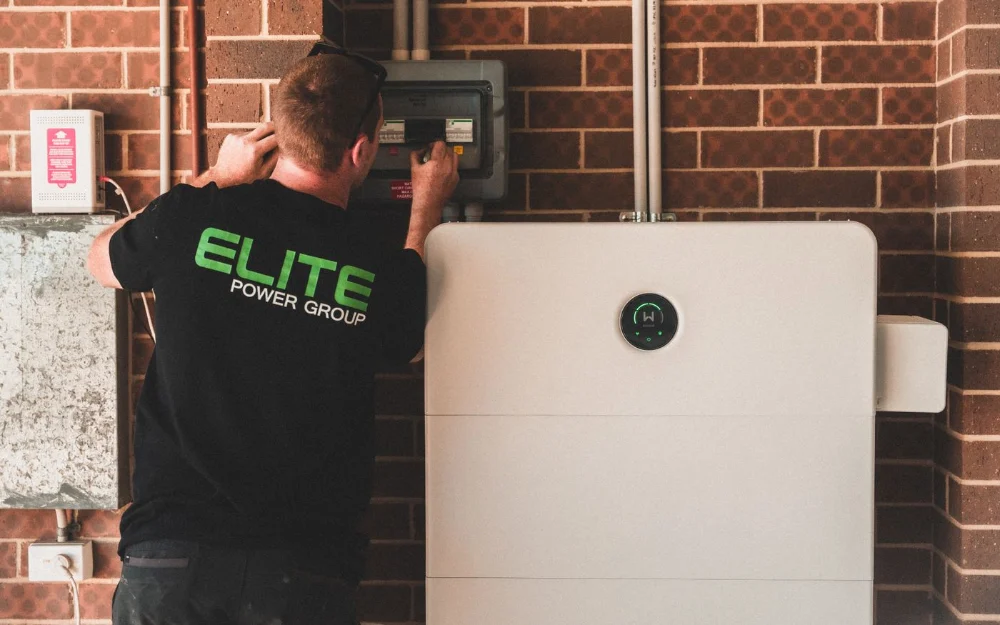Solar Battery Storage UK 2026: Costs, Best Brands, Sizing and Whether It’s Actually Worth It
